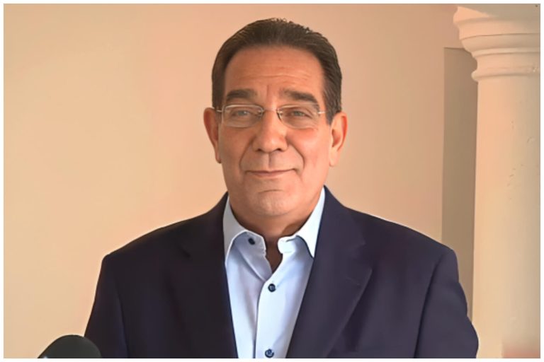 Primer cubano alcalde de Miami quiere regresar al cargo 40 años después