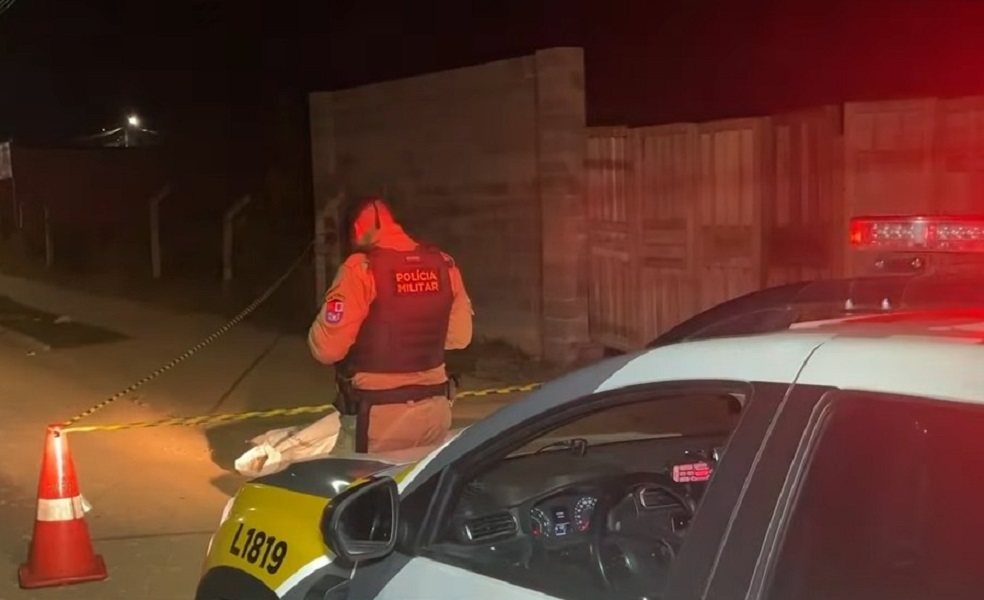 Las autoridades arribaron a la escena del crimen. (Captura de pantalla © RICtv-YouTube)