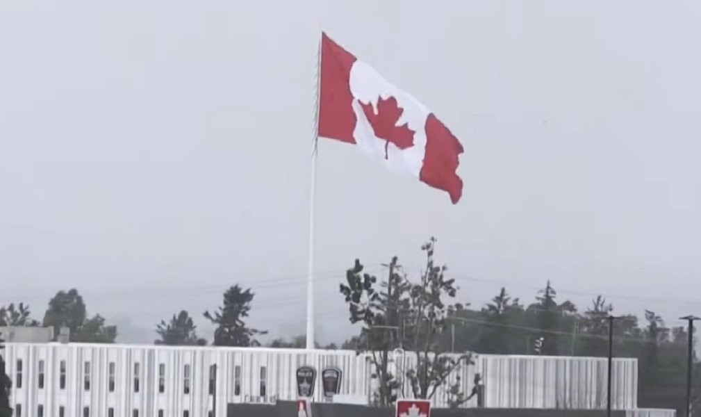Imagen ilustrativa de la bandera canadiense. (Captura de pantalla © CTV News-YouTube)