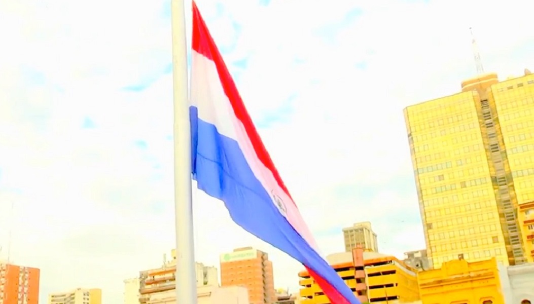 Imagen ilustrativa de la bandera de Paraguay. (Captura de pantalla © Cancillería Paraguay-YouTube)