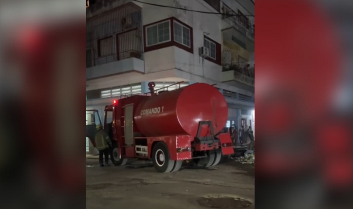 Los bomberos tuvieron que intervenir. (Captura de pantalla © CubaNet-Facebook)