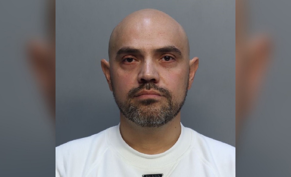 El sujeto se aprovechó de la desesperación de algunos de los migrantes. (Foto © Miami-Dade County Corrections and Rehabilitation)