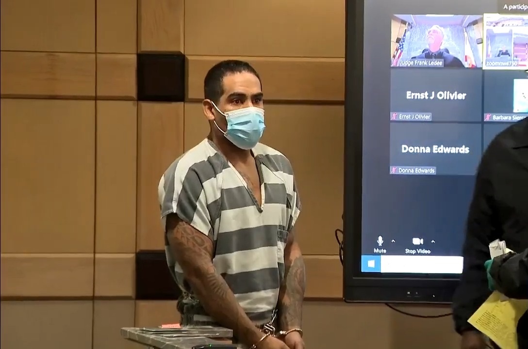 El cubano siendo juzgado. (Captura de pantalla © WPLG Local 10-YouTube)