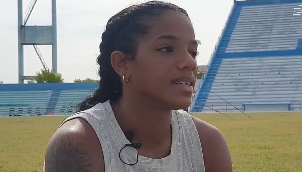 La saltadora durante una de sus últimas entrevistas en Cuba. (Captura de pantalla © Deporcuba TV-YouTube)