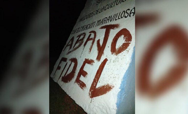 Pintan carteles contra Fidel en San Antonio de los Baños