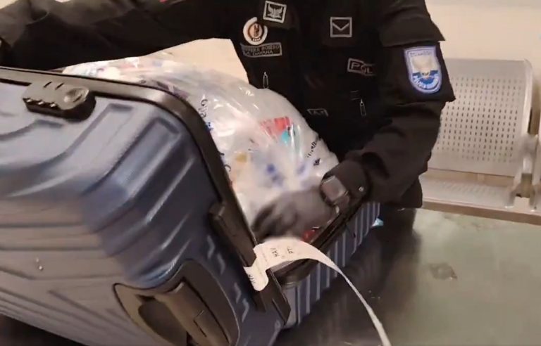 Cubano arrestado en aeropuerto de Ecuador con droga oculta en latas de sardinas