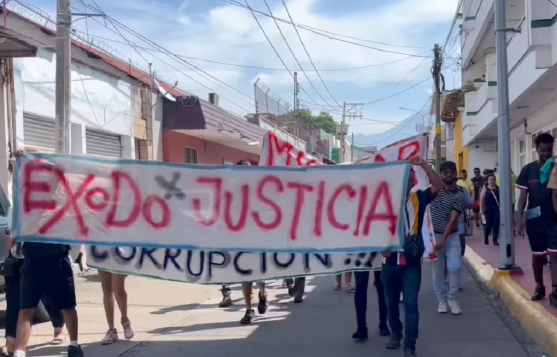 Migrantes preparándose para iniciar el viaje hacia la frontera norte. (Captura de pantalla © Balance México-Facebook)