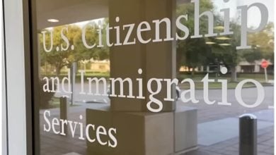 Oficina de inmigración en EEUU. Imagen de referencia. (Captura de pantalla © NBCLA- YouTube)