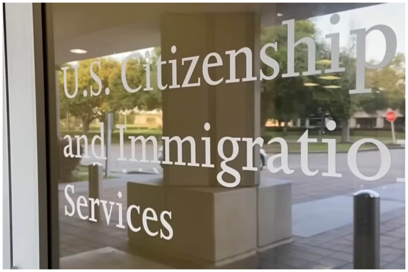 Oficina de inmigración en EEUU. Imagen de referencia. (Captura de pantalla © NBCLA- YouTube)