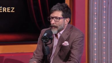 Ricardo Becerra durante la entrevista. (Captura de pantalla © Erwin Pérez-YouTube)