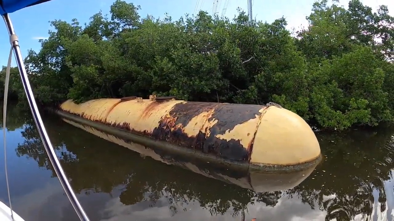 Submarino abandonado en las aguas de Florida. (Captura de pantalla © RoverLeo1-YouTube)