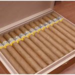 Cigarros cubanos Cohiba, producto de lujo negado al cubano de a pie. (Captura de pantalla © Insider Español- YouTube)