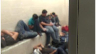 Migrantes en un centro de detención de EEUU. Imagen de referencia. (Captura de pantalla © VICE en Español- YouTube)