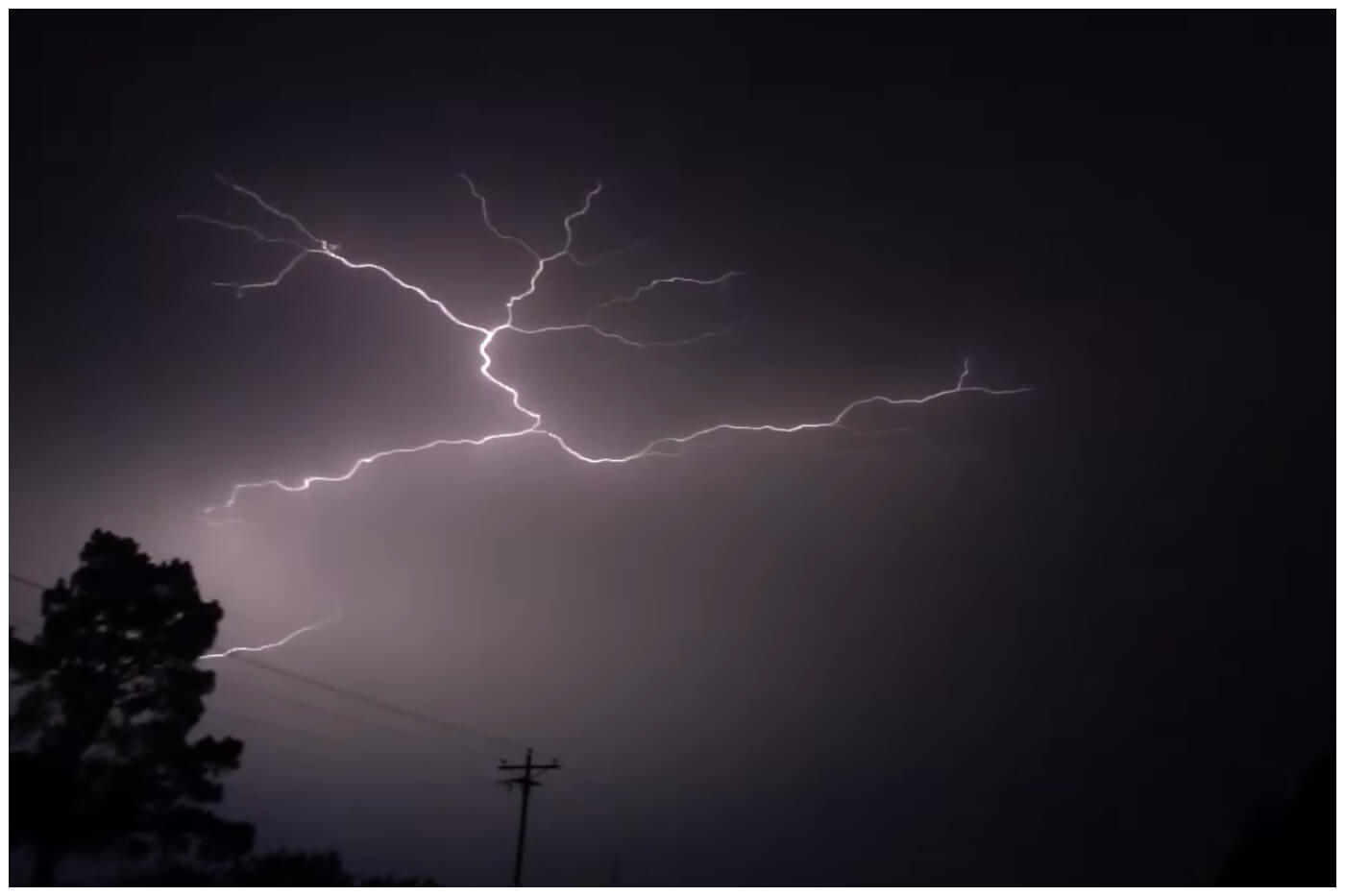 Imagen de referencia de una tormenta eléctrica. (Captura de pantalla © Pecos Hank - YouTube)