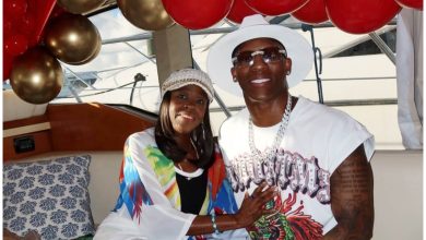 Yordenis Ugás y su madre a bordo de un yate para celebrar. (Captura de pantalla © yordenis_ugas- Instagram)