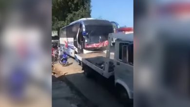 El chófer chocó su camión contra una guagua. (Captura de pantalla © alain_paparazzi_cubano-Instagram)