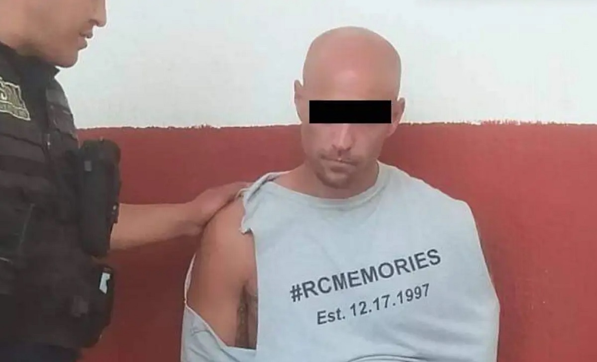 Cubano detenido por dañar varios vehículos. (Foto © Fiscalía General del Estado de Chiapas)