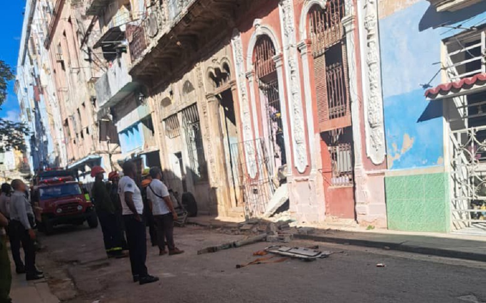 Imagen del edificio afectado en Habana Vieja. (Foto © CAM Habana Vieja-Facebook)