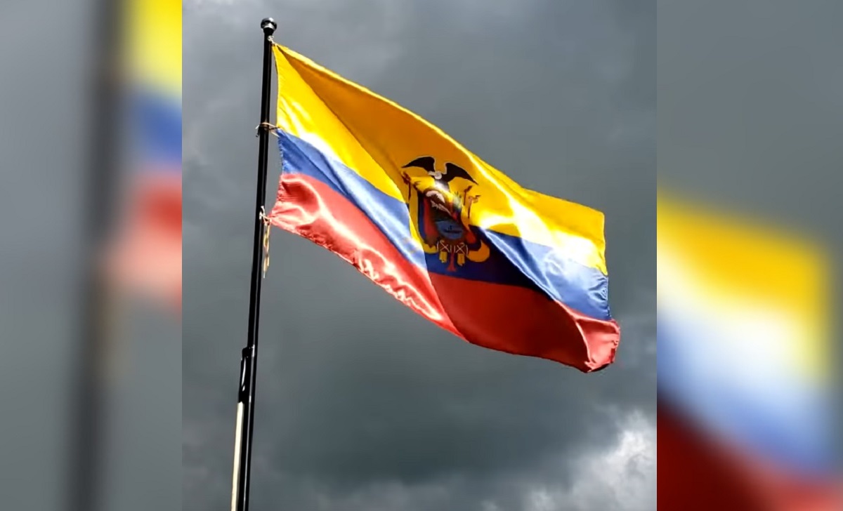 Imagen ilustrativa de una bandera de Ecuador. (Captura de pantalla © harryadriam7087-YouTube)
