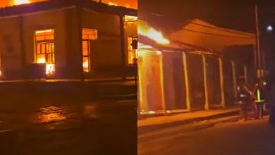 El incendio dañó varias estructuras alrededor del icónico bar. (Captura de pantalla © Periódico Patria 1892-Facebook)
