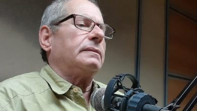 El locutor comenzó su carrera en la radio a los 16 años. (Foto © Rene Luis Romero Oramas – Facebook)