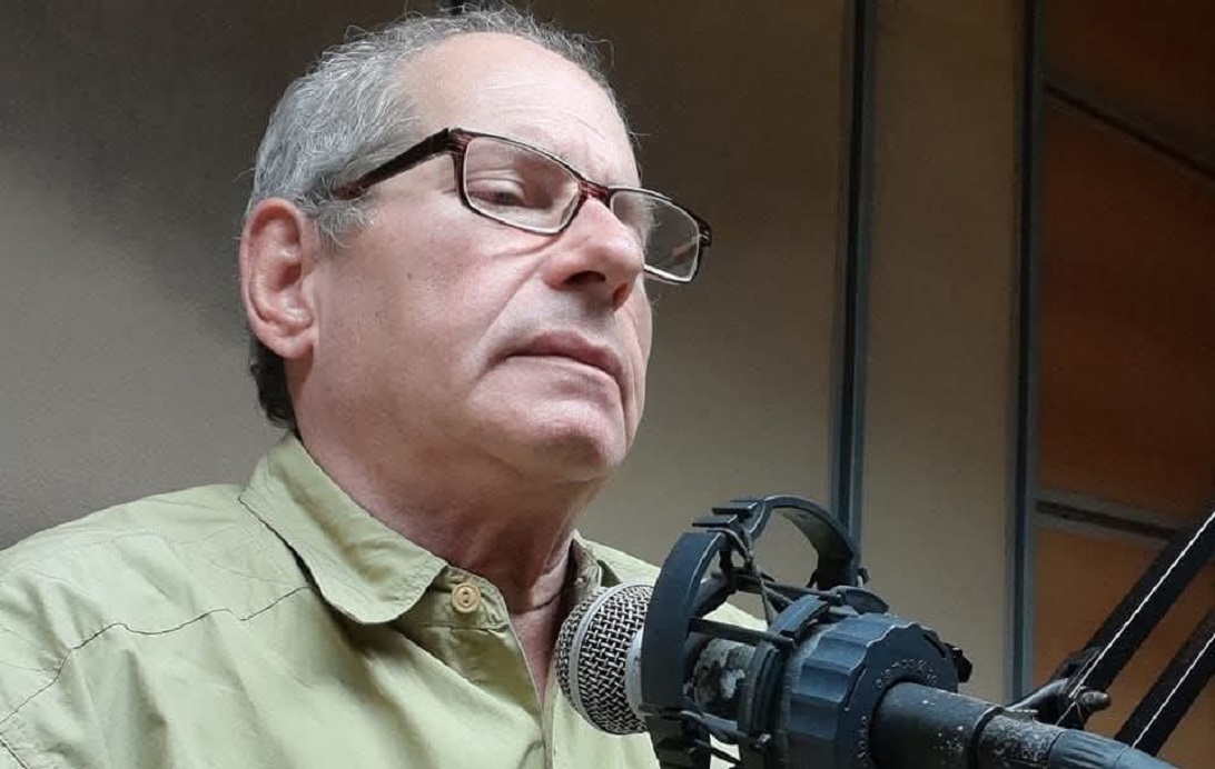 El locutor comenzó su carrera en la radio a los 16 años. (Foto © Rene Luis Romero Oramas – Facebook)