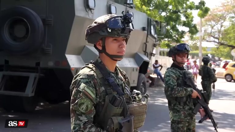 Colombia moviliza 25.000 soldados a la frontera con Venezuela