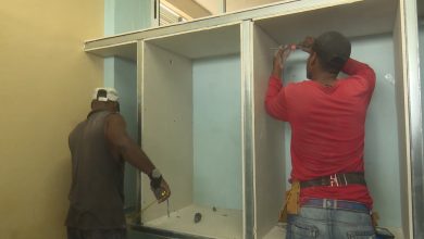 Muchas de las irregularidades se detectaron en Mipymes de construcción. (Captura de pantalla © TVSolvision-YouTube)