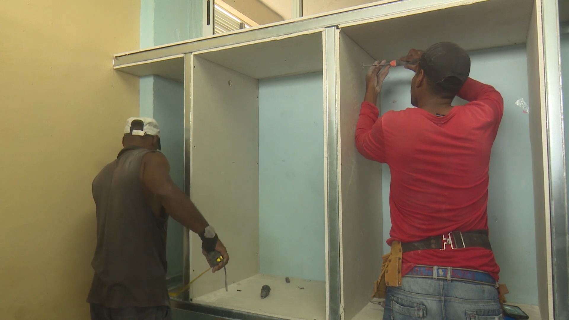 Muchas de las irregularidades se detectaron en Mipymes de construcción. (Captura de pantalla © TVSolvision-YouTube)