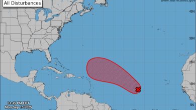 El fenómeno meteorológico cambió de rumbo este lunes. (Captura de pantalla © NHC-Web)