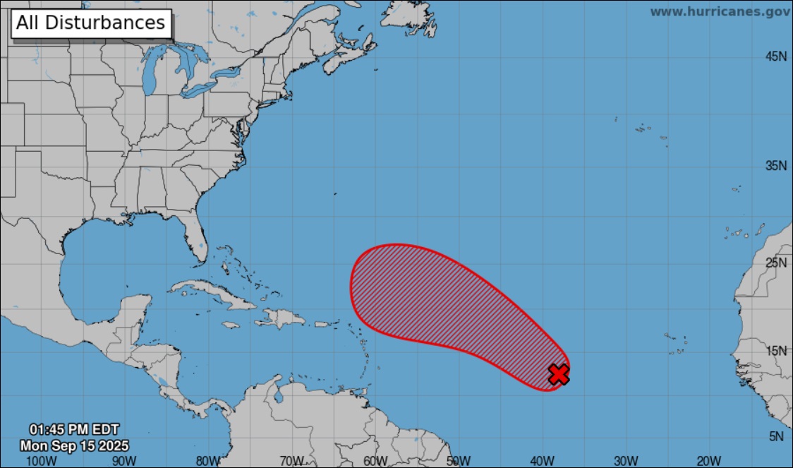 El fenómeno meteorológico cambió de rumbo este lunes. (Captura de pantalla © NHC-Web)