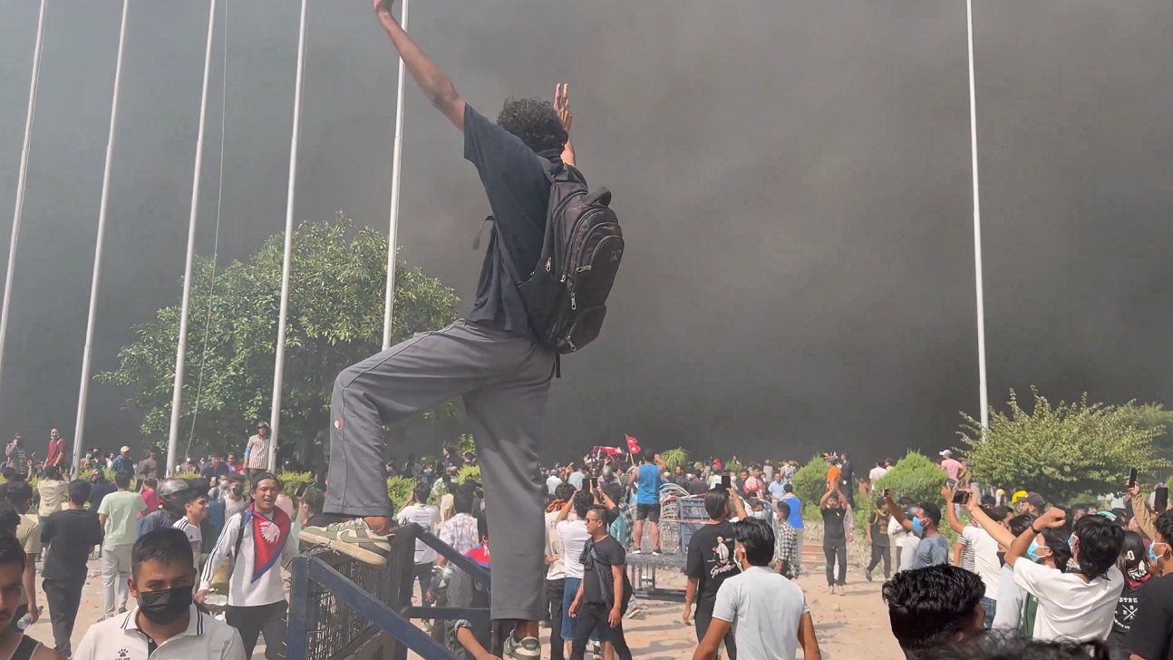 La protestas en Nepal. (Captura de pantalla © UHN Plus-Twitter)