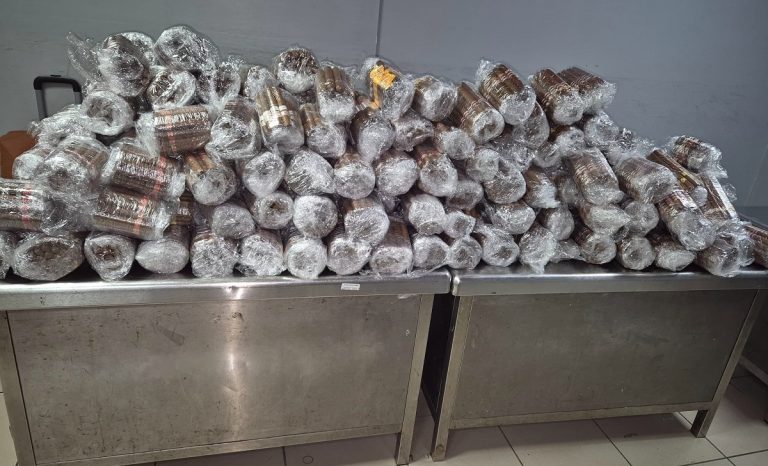 Aduana de Cuba decomisa más de 4.000 tabacos sueltos en La Habana