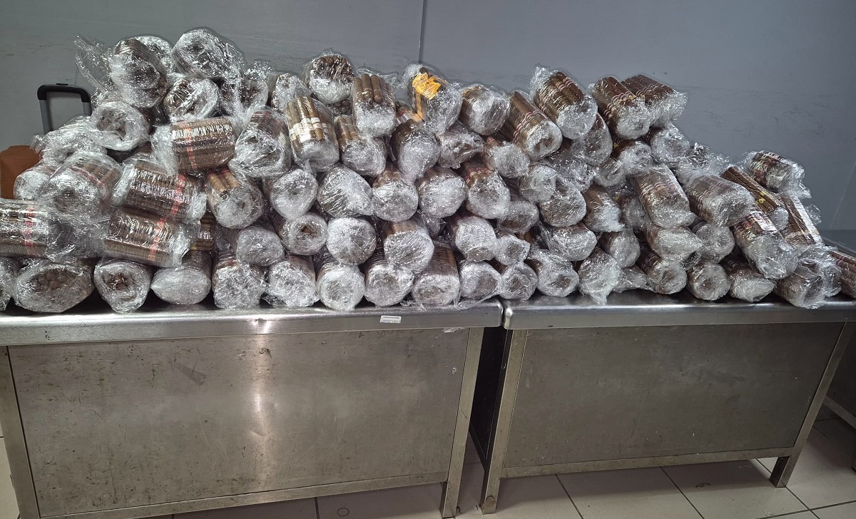 Las autoridades decomisaron el cargamento. (Foto © Wiliam Pérez González-Twitter)