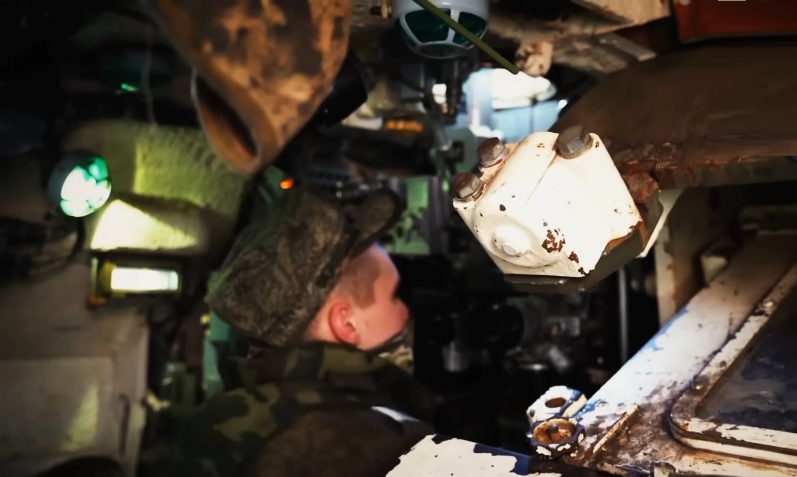 Imagen ilustrativa de un tanque 2S-19MSA de Venezuela. (Captura de pantalla © Canal Conocimiento Militar-YouTube)