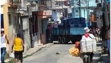 El vehículo causó daño a la fachada de una casa. (Foto © Alexander Ríos Cruz- Facebook)