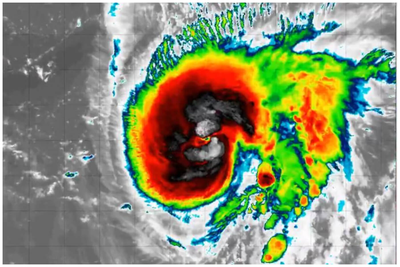 Humberto podría juntarse con otro sistema, próximo a ser la tormenta Imelda, y subir de intensidad. (Captura de pantalla © TROPICALTIDBITS- X)