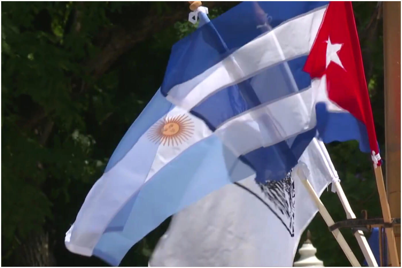 Cuba y Argentina tienen una histórica relación amistosa por intereses políticos. (Captura de pantalla © AFP- YouTube)