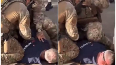 Los agentes se arrodillaron sobre el anciano, causándole una hemorragia interna. (Captura de pantalla © DWRunning1- Instagram)