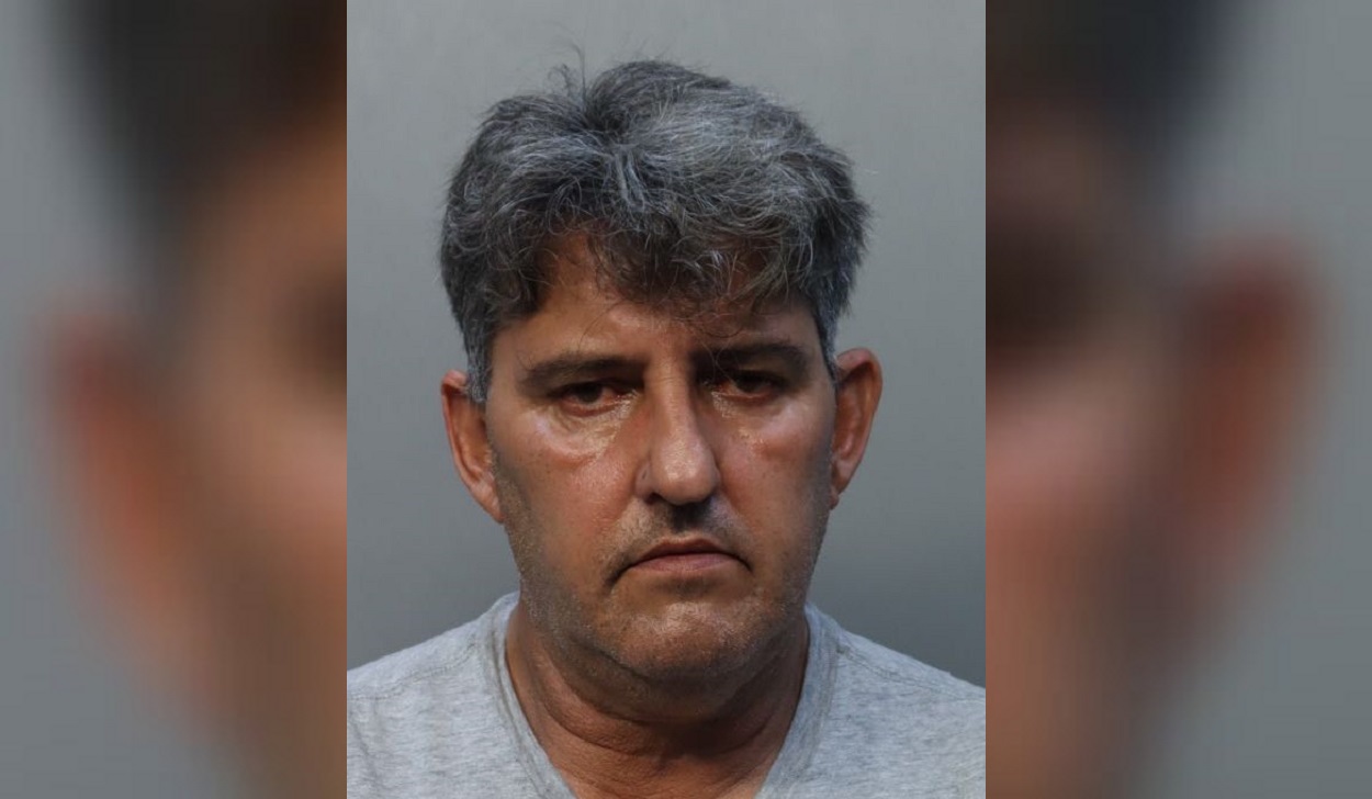 El hombre recibió 8.000 dólares en efectivo para gestionar el envío del vehículo a Cuba. (Foto © Miami-Dade County Corrections and Rehabilitation)