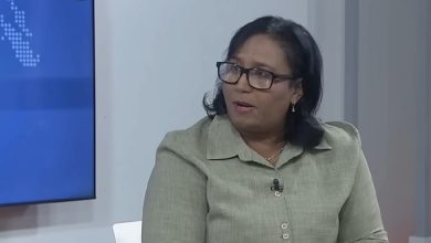 La funcionaria reconoció la escasez de recursos. (Captura de pantalla © Canal Caribe-YouTube)