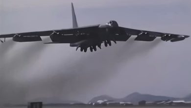 Bombardero B-52 en el aire. (Captura de pantalla © DroneScapes-YouTube)