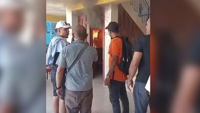 Incendio en funeraria de Guantánamo. (Captura de pantalla © Denni Same Peña-Facebook)