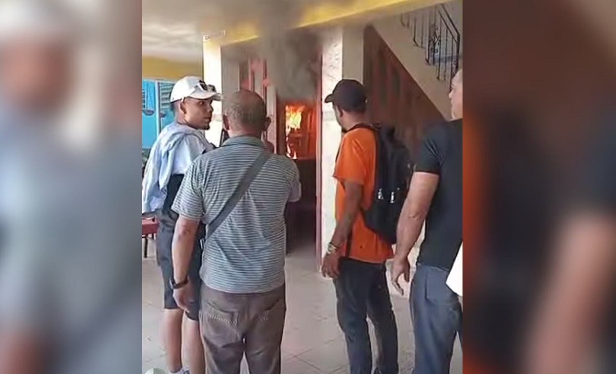 Incendio en funeraria de Guantánamo. (Captura de pantalla © Denni Same Peña-Facebook)