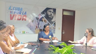 Funcionarios del MINSAP en una reunión. (Foto © Lázaro Manuel Alonso-Facebook)