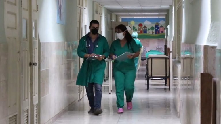 Aumentan casos de menores en estado crítico por dengue en Cuba