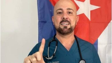 El médico se suma a la larga lista de desertores de misiones profesionales en el extranjero que denuncian explotación. (Foto © Lucio Enríquez Nodarse- Facebook)