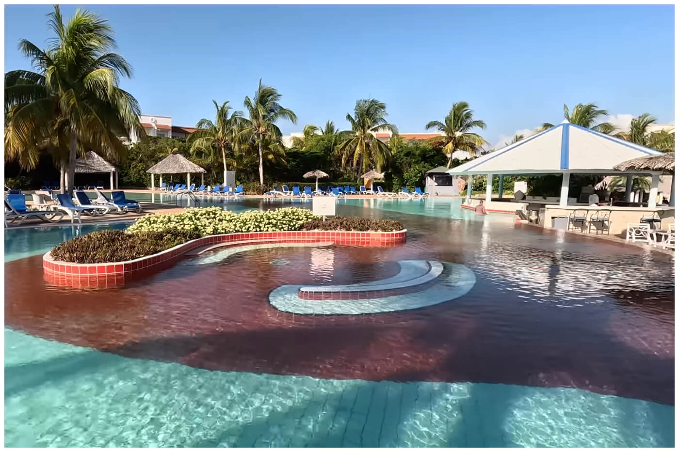 Ni los hoteles de lujo como el Sanctuary Grand Memories escapan a la crisis en Cuba. (Captura de pantalla © Finding Fish- YouTube)