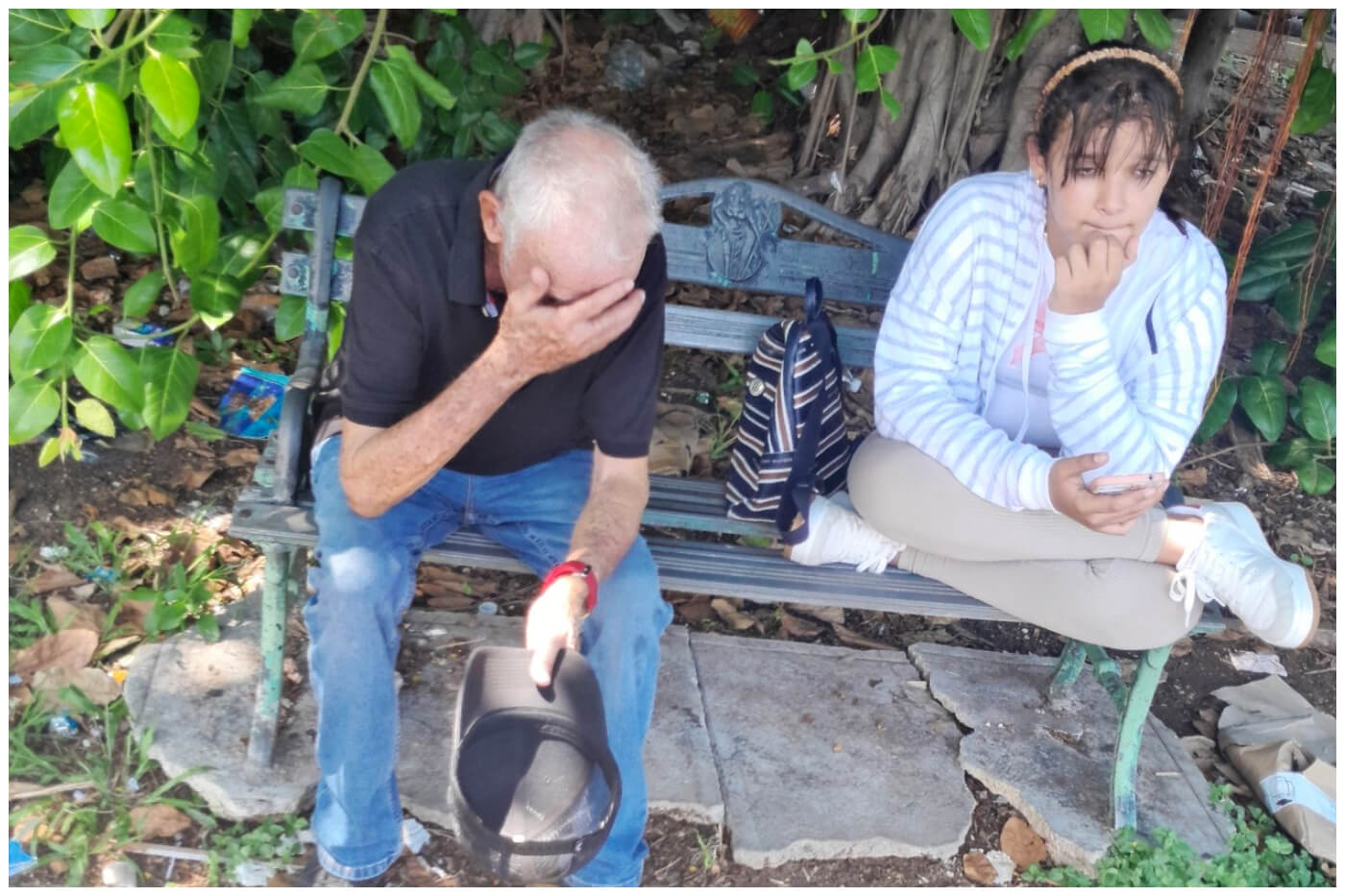 El anciano y sus nietas fueron desalojados y no los dejan recuperar su propiedad pese a las denuncias. (Captura de pantalla © Yenisey González- Facebook)