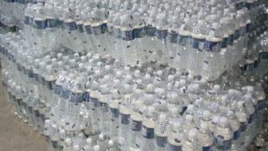 El régimen vende agua a las familias afectadas por Melissa. (Foto © José Manuel Rodríguez Valdivia-Facebook)